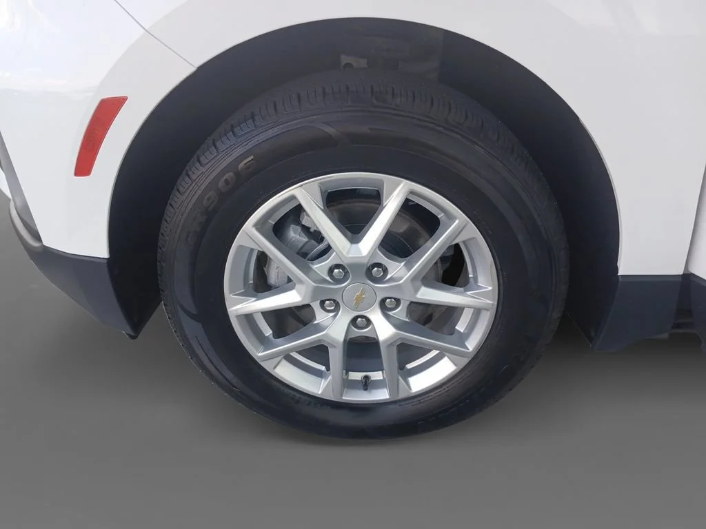 Used 2024 Summit White Chevrolet LT image 15