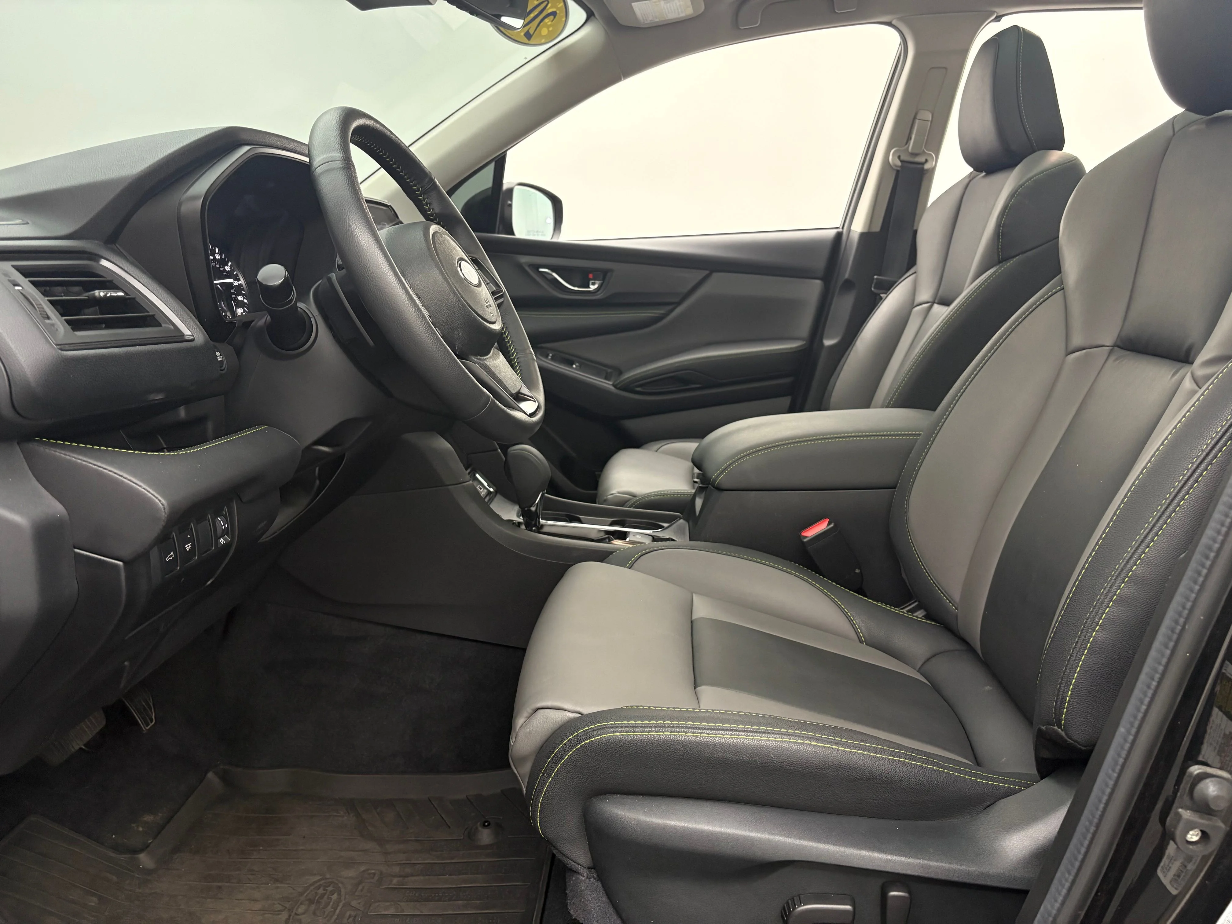 Used 2025 Crystal Black Silica Subaru Onyx Edition image 18