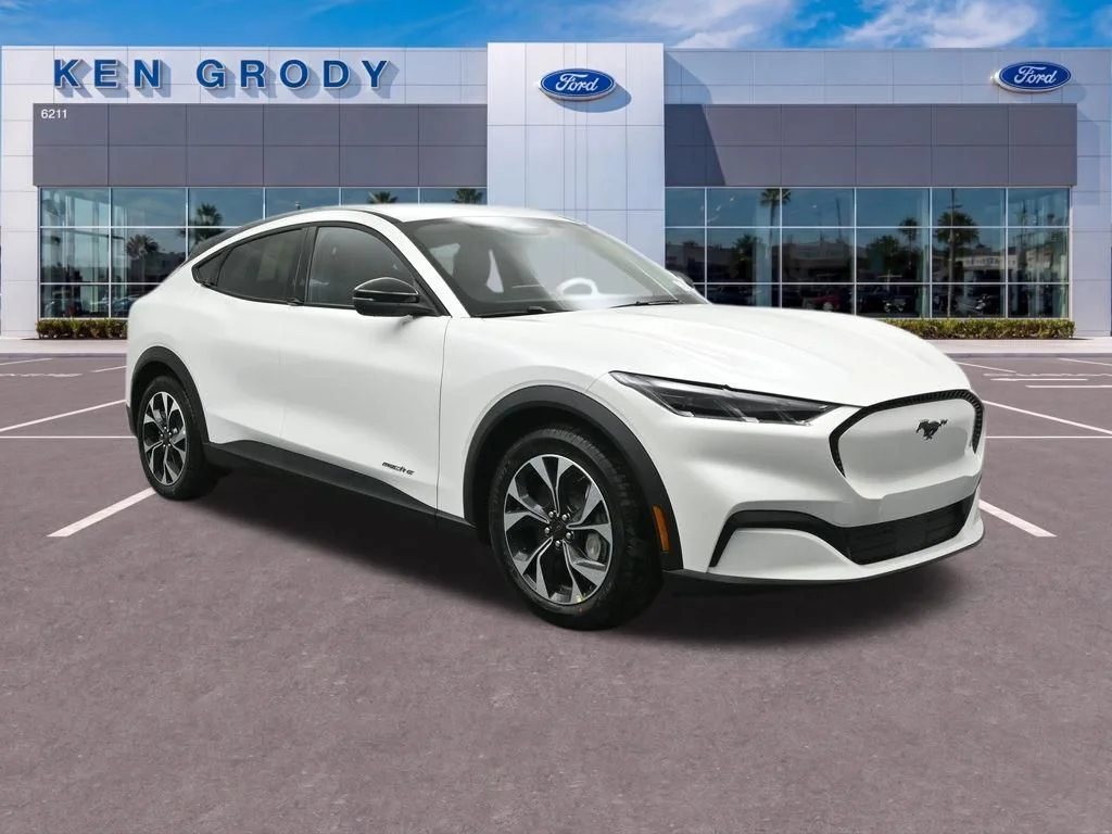 New 2026 Star White Metallic Tri-coat Ford Select image 1