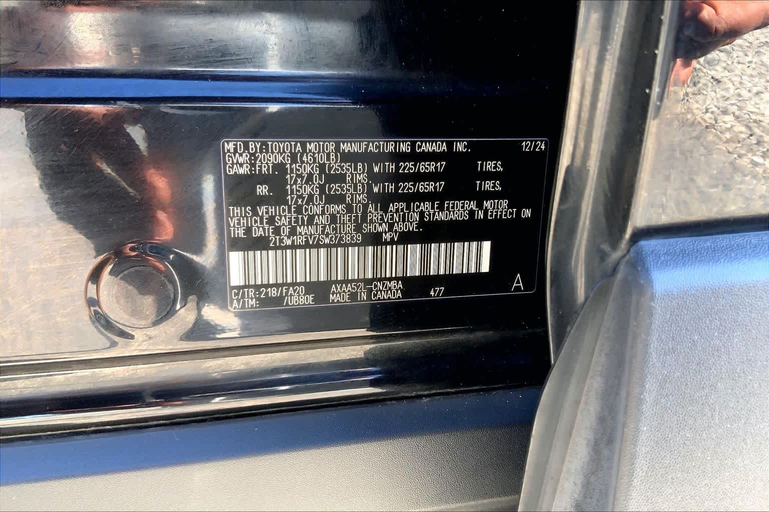 Used 2025 Midnight Black Metallic Toyota XLE image 36