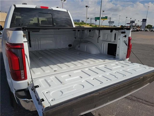 Used 2025 Star White Metallic Tri-Coat Ford Lariat 4x4 SuperCrew Cab 5.5 ft. box 145 in. WB image 7