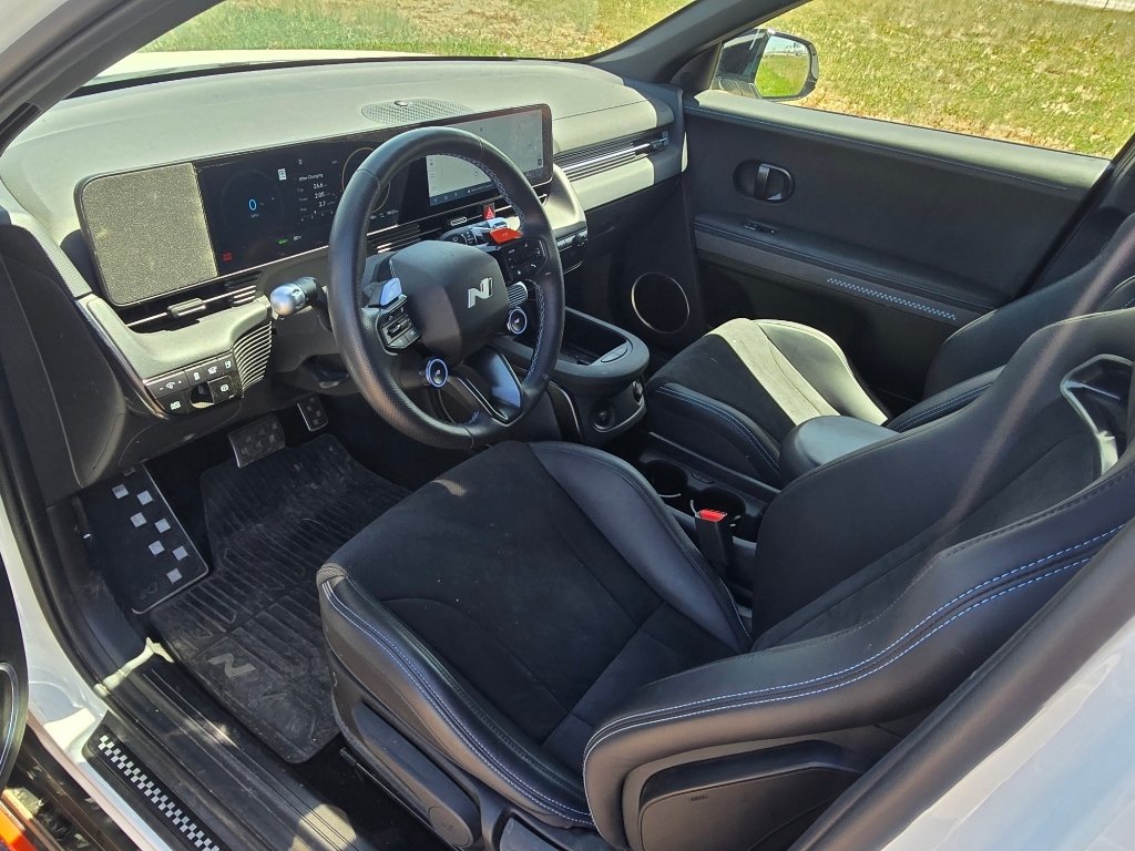 Used 2025 Atlas White Hyundai Base (A1) image 25