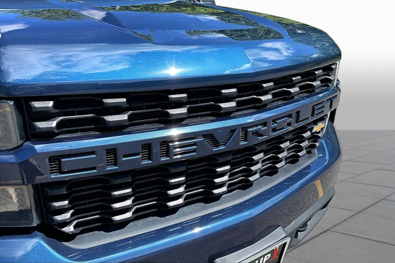 Used 2022 Northsky Blue Metallic Chevrolet Custom image 31
