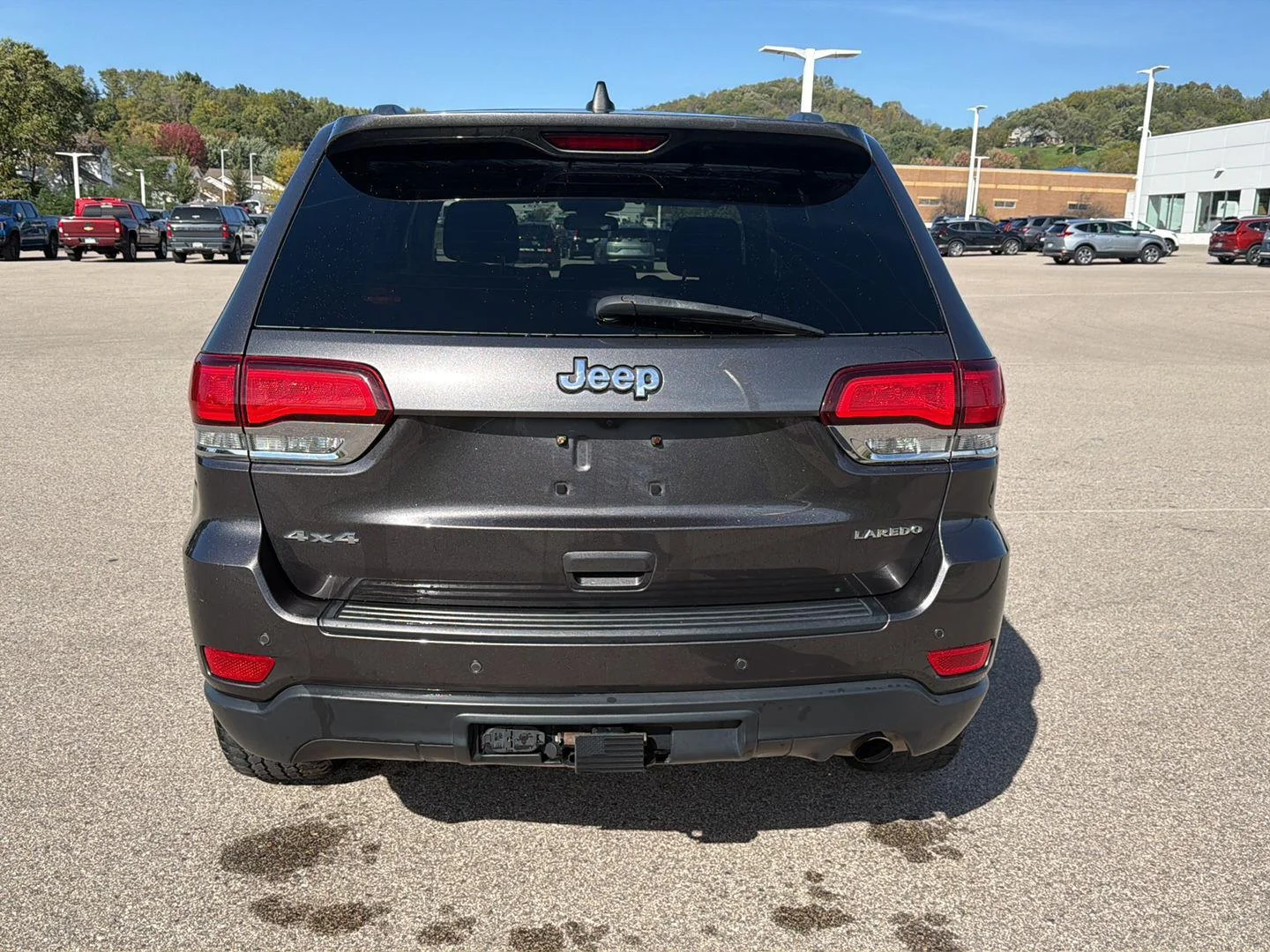 Used 2021 Granite Crystal Metallic Clearcoat Jeep Laredo E image 3