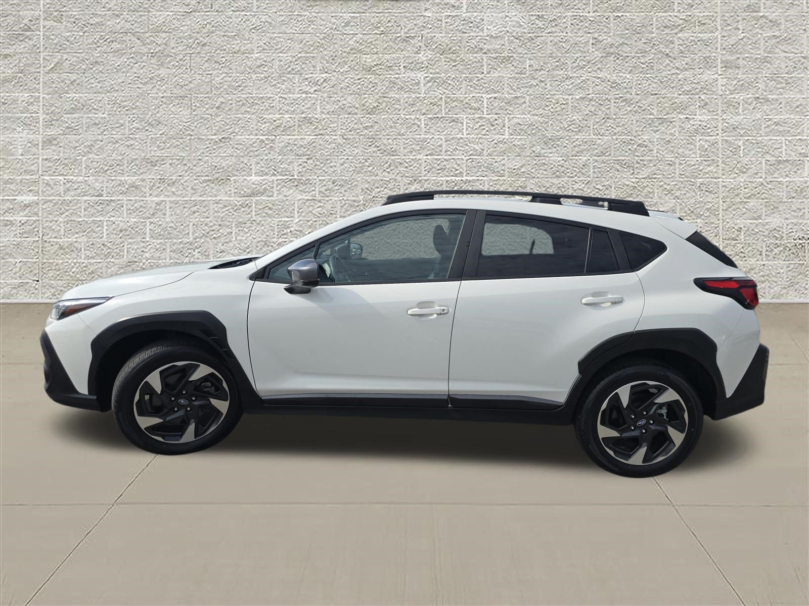 Used 2024 Crystal White Pearl Subaru Limited image 4
