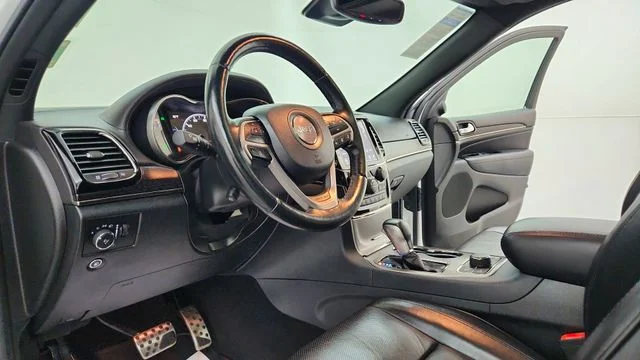 Used 2020 White Jeep Overland image 17