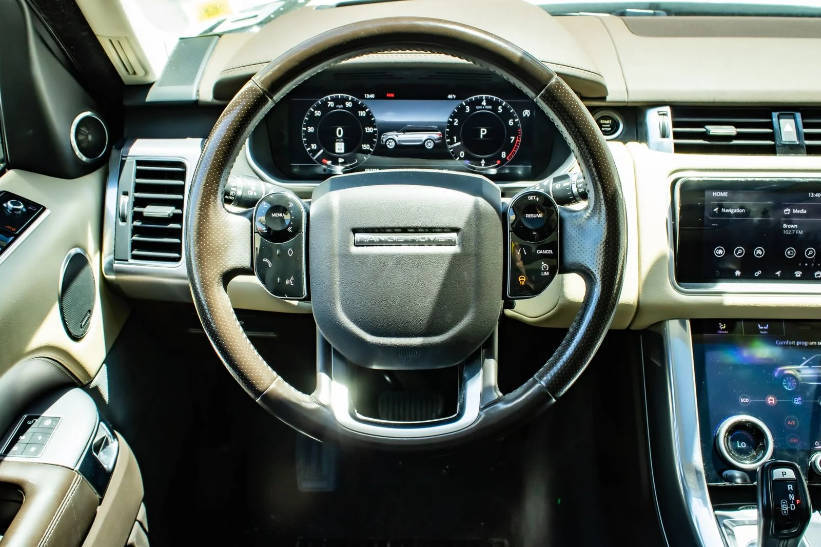 Used 2019 White Land Rover HSE image 17