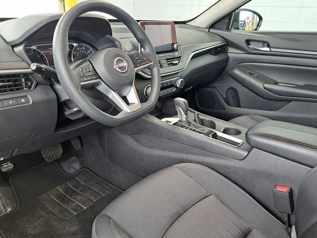 Used 2025 Gray Nissan 2.5 SV image 8