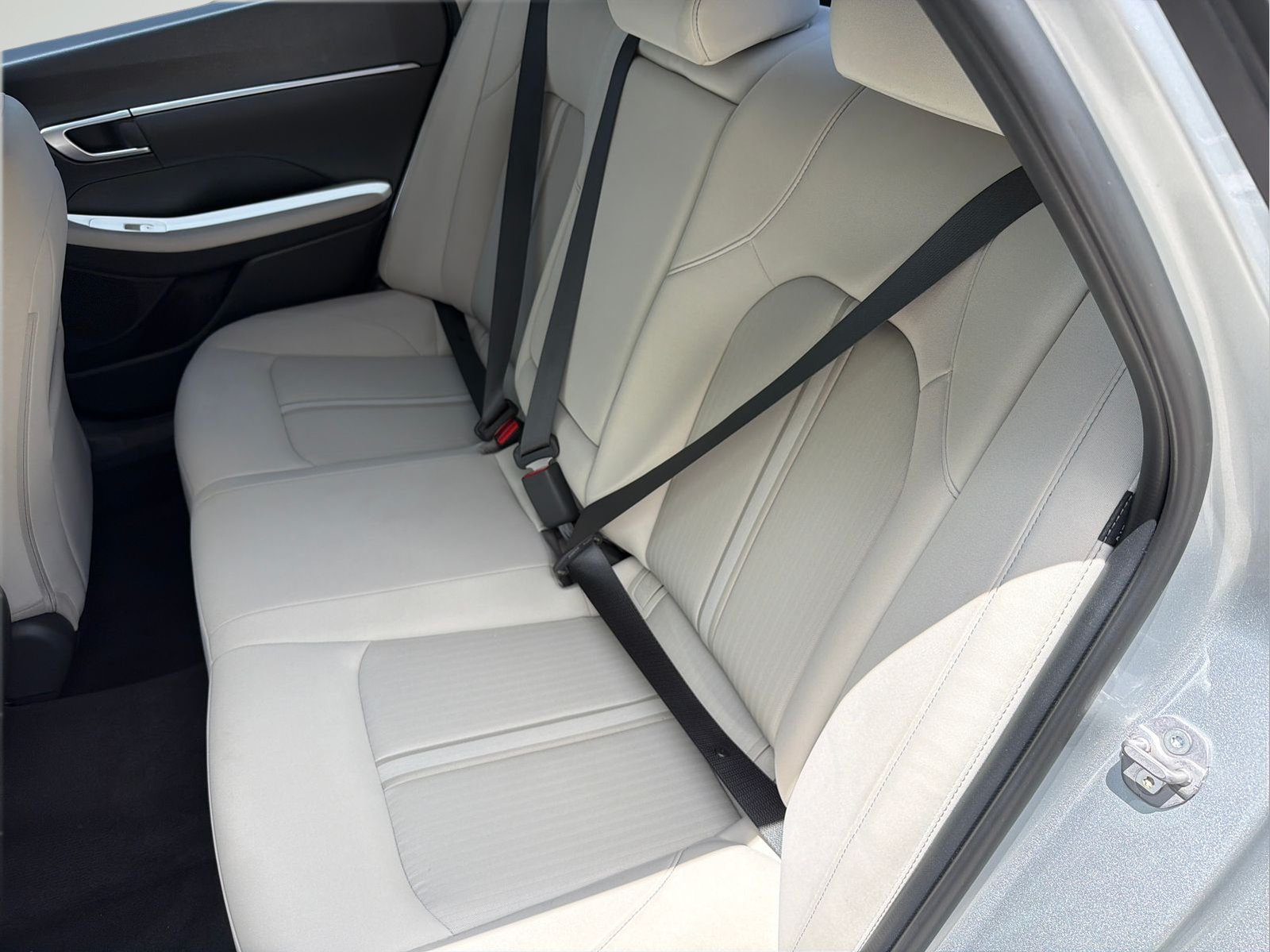 Used 2024 Silver Hyundai SEL image 33