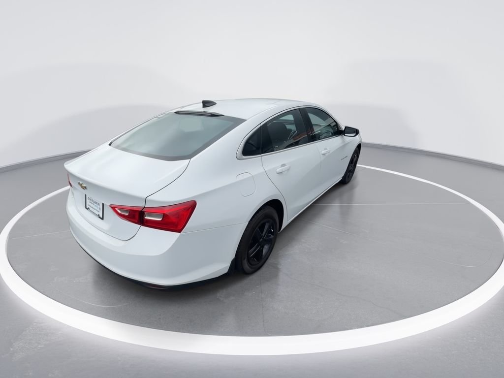 Used 2022 White Chevrolet LS image 8