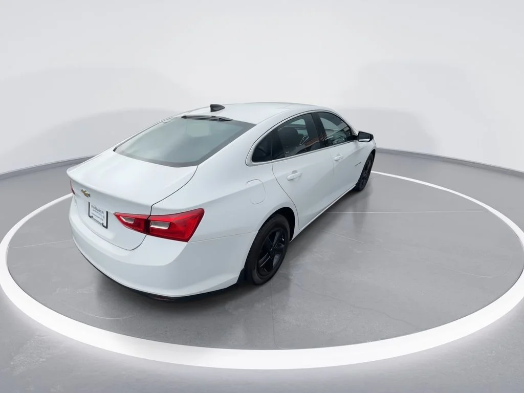 Used 2022 White Chevrolet LS image 8