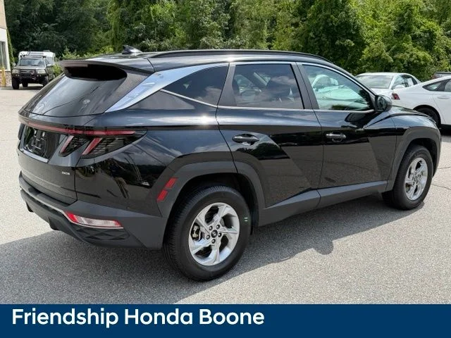 Used 2022 Black Hyundai SEL image 5