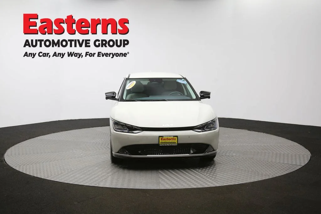 Used 2022 White Kia Wind image 54