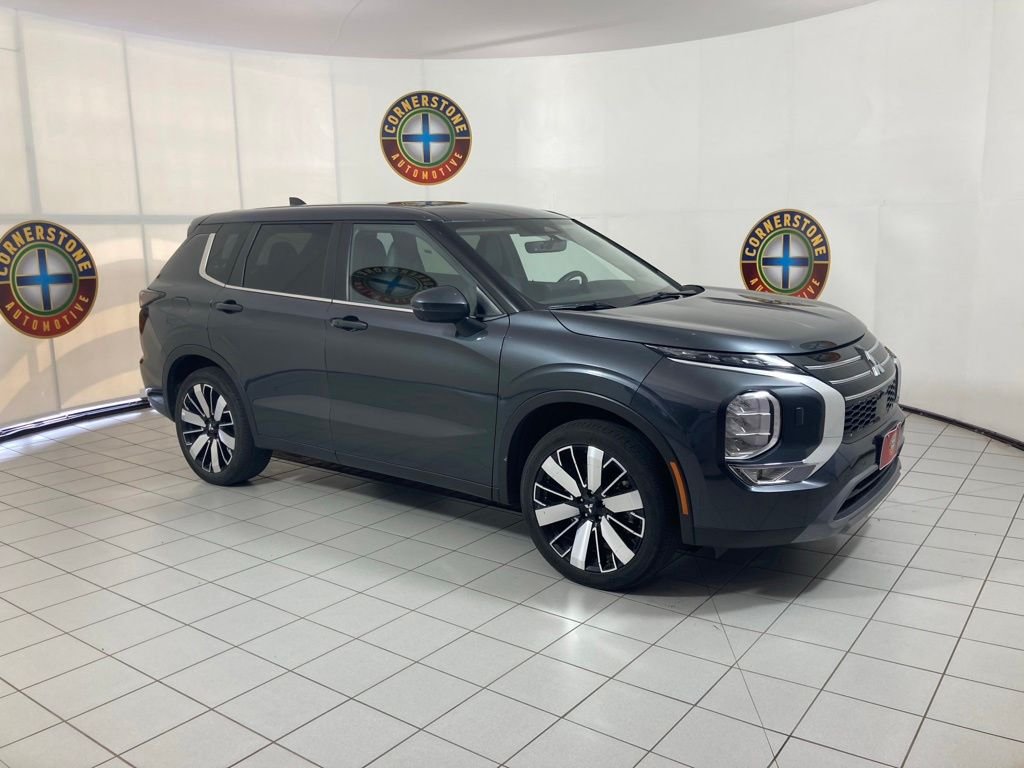 Used 2025 Gray Mitsubishi SE image 17