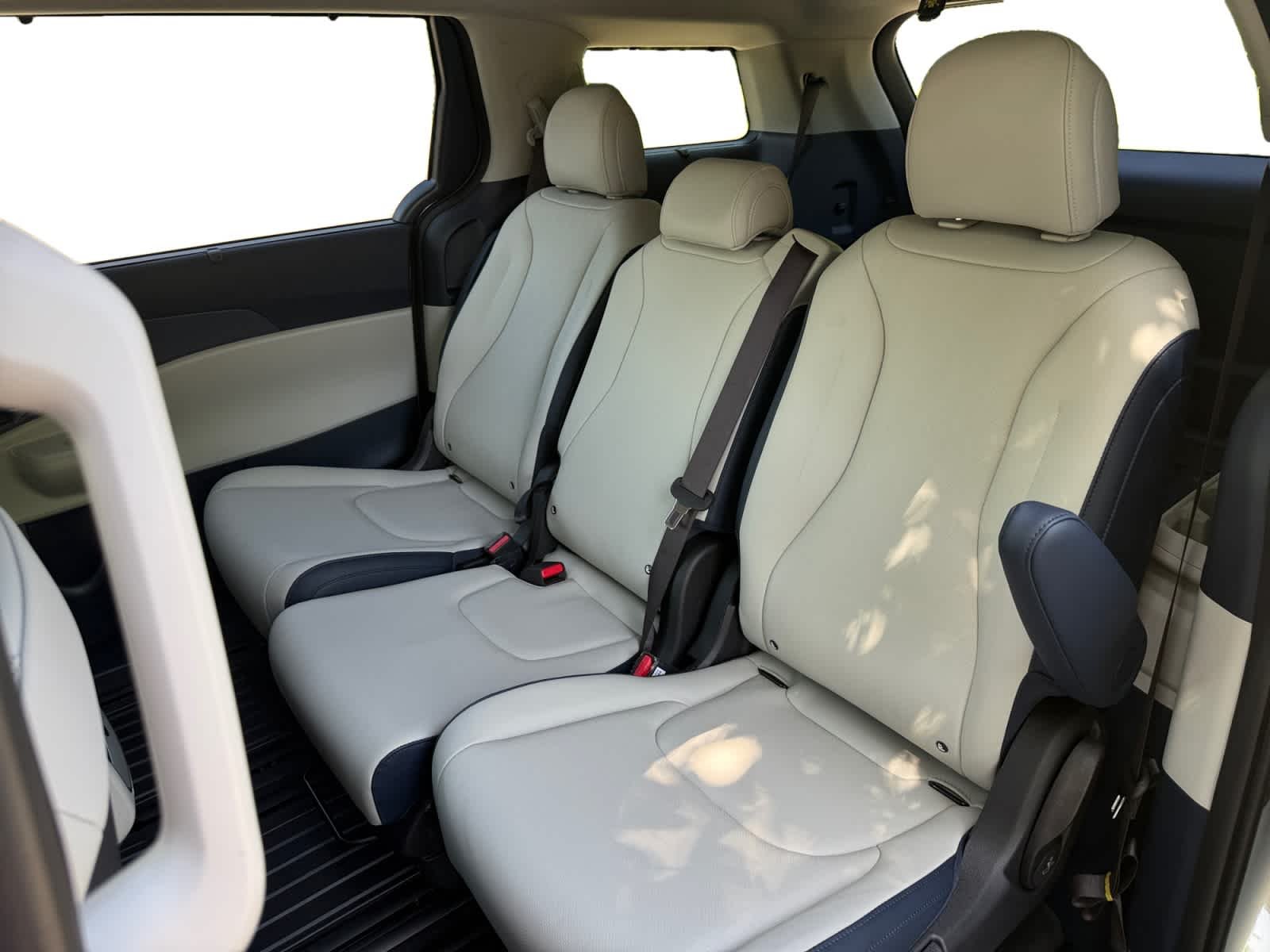 New 2026 Ivory Silver Kia EX image 22
