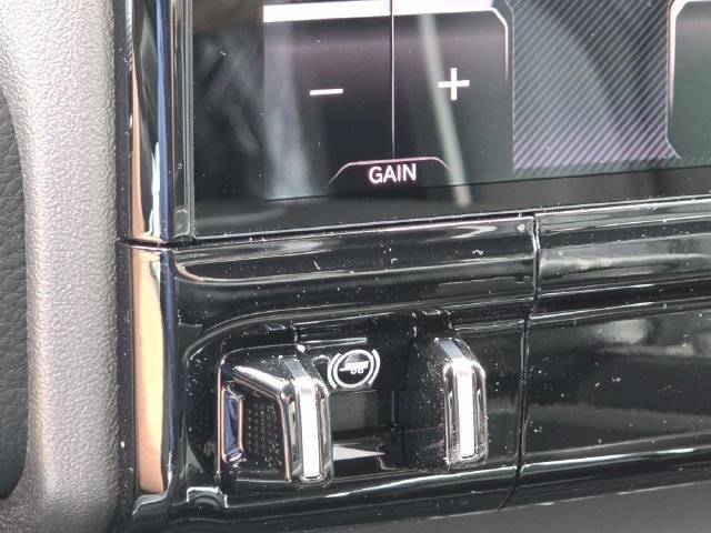 New 2026 Bright White Clear-Coat Exterior Paint RAM Laramie image 24