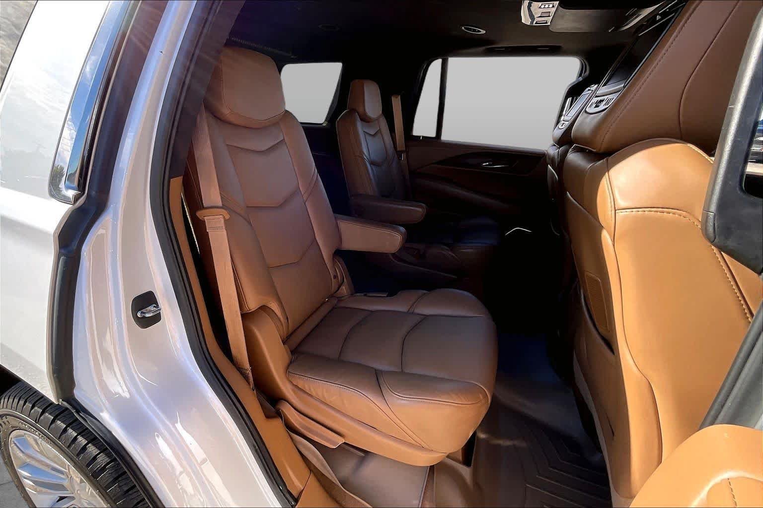 Used 2017 Crystal White Tricoat Cadillac Platinum image 19