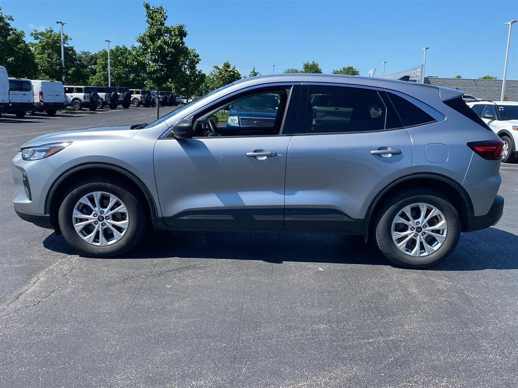 Used 2023 Iconic Silver Ford Active image 7