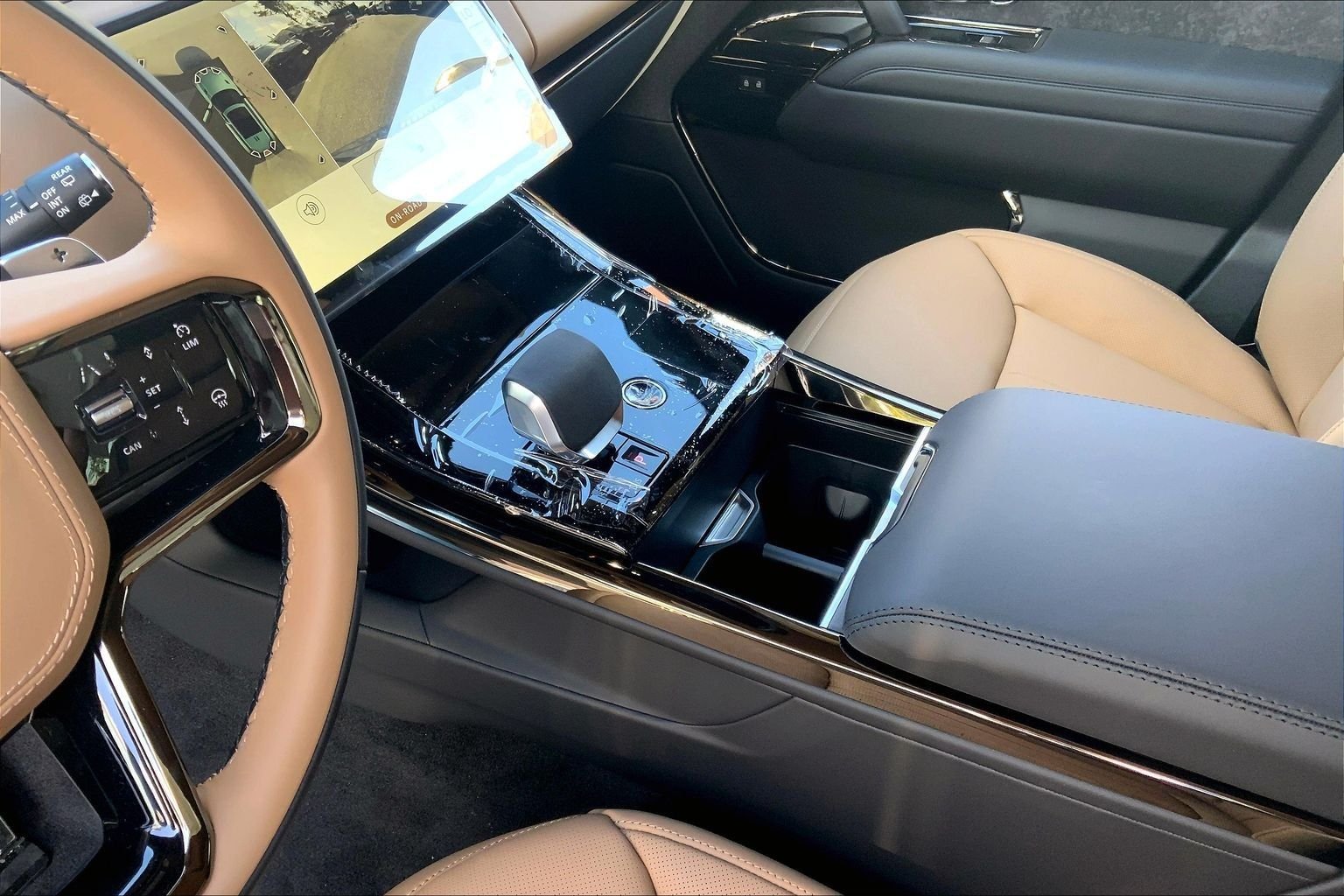 New 2026 Charente Grey Land Rover Dynamic SE image 7
