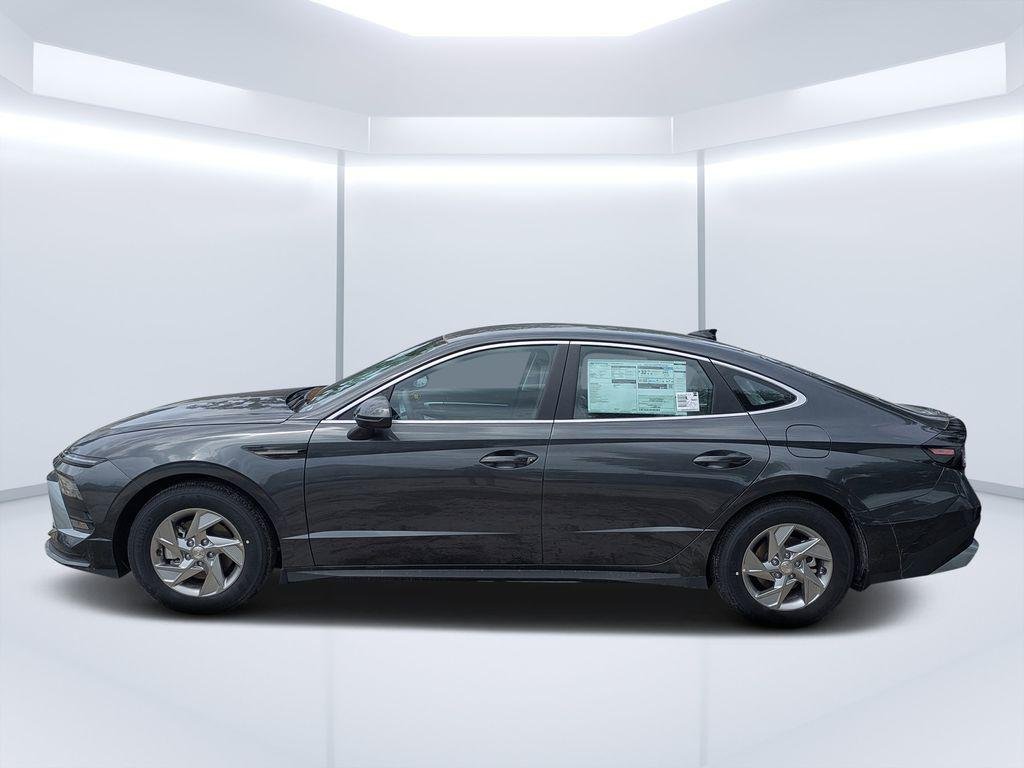 New 2026 Gray Hyundai SE image 4