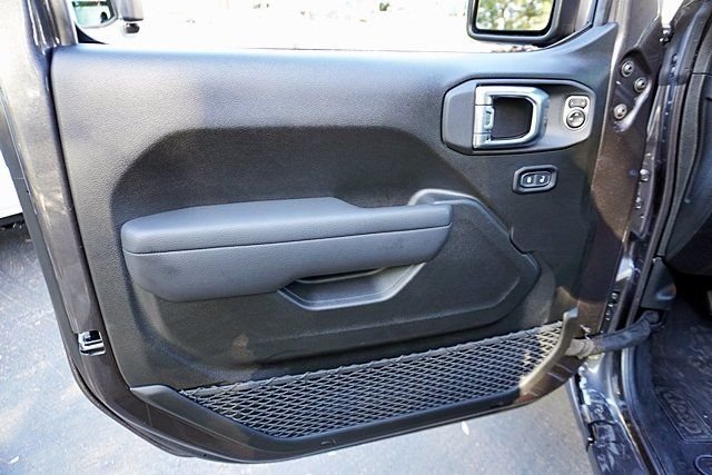 New 2026 Granite Crystal Metallic Clear-Coat Exterior Paint Jeep Sport S image 27