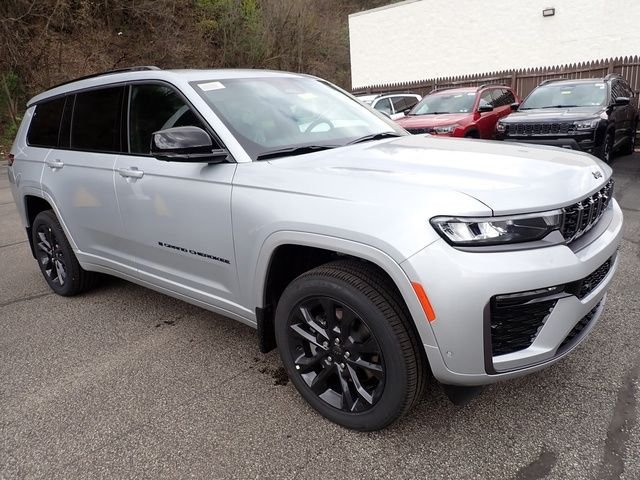 New 2026 Silver Zynith Exterior Paint Jeep Limited image 9