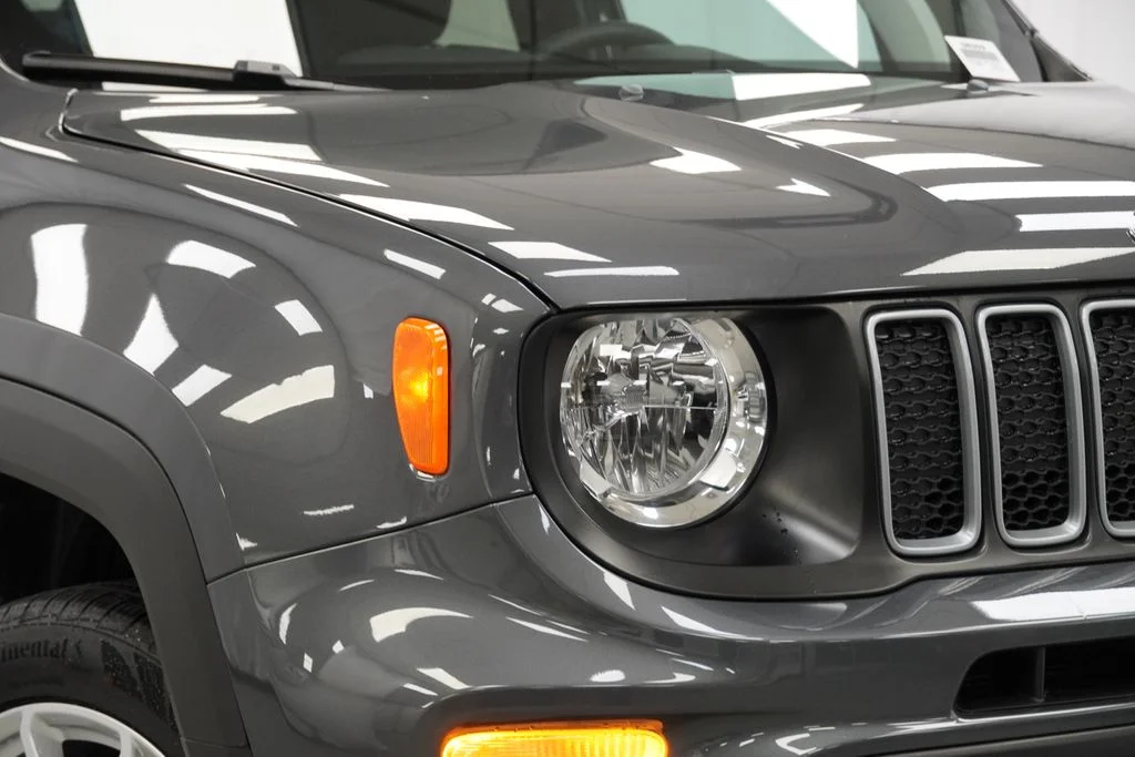 Used 2023 Gray Jeep Latitude image 5