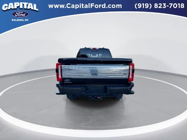 Used 2025  Ford King Ranch image 7