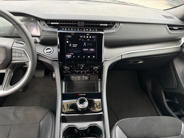 Used 2024 Gray Jeep Altitude image 14