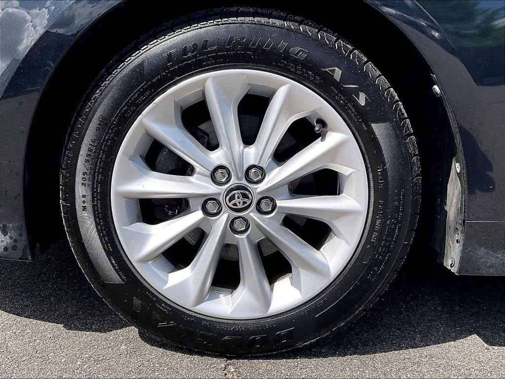 Used 2020 Black Toyota XLE image 22