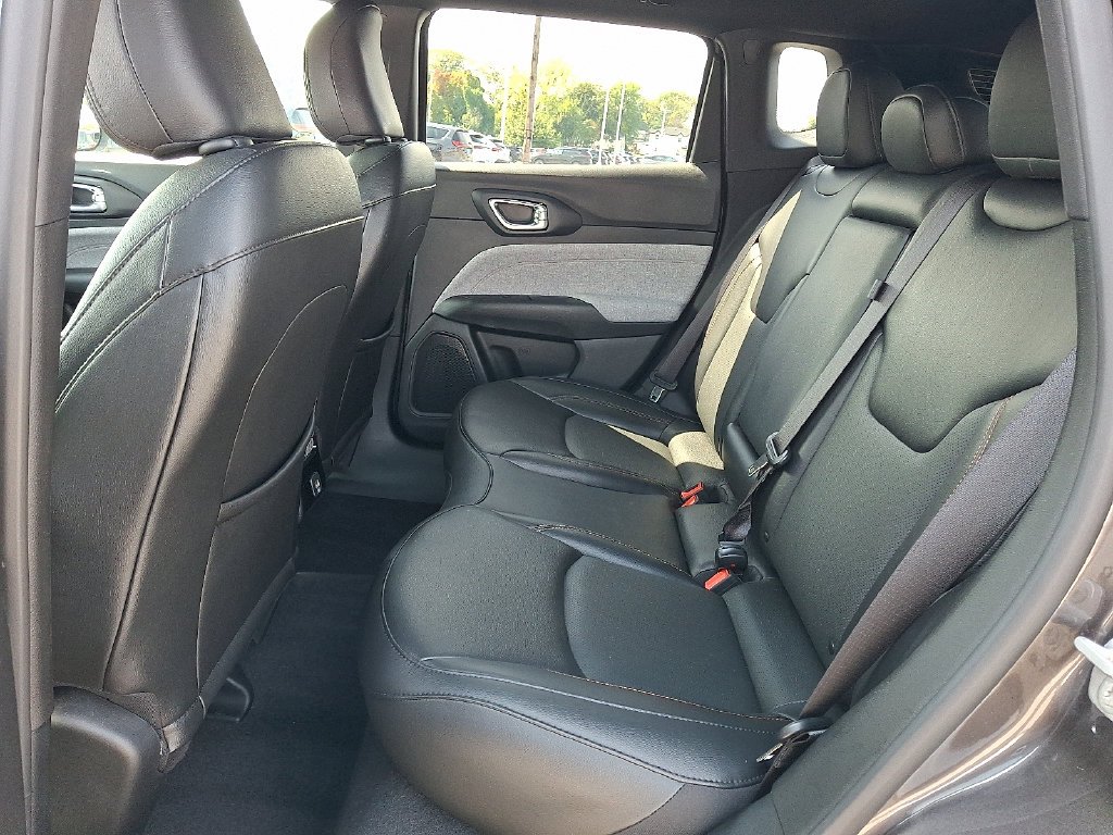 Used 2023 Gray Jeep Latitude Lux image 11