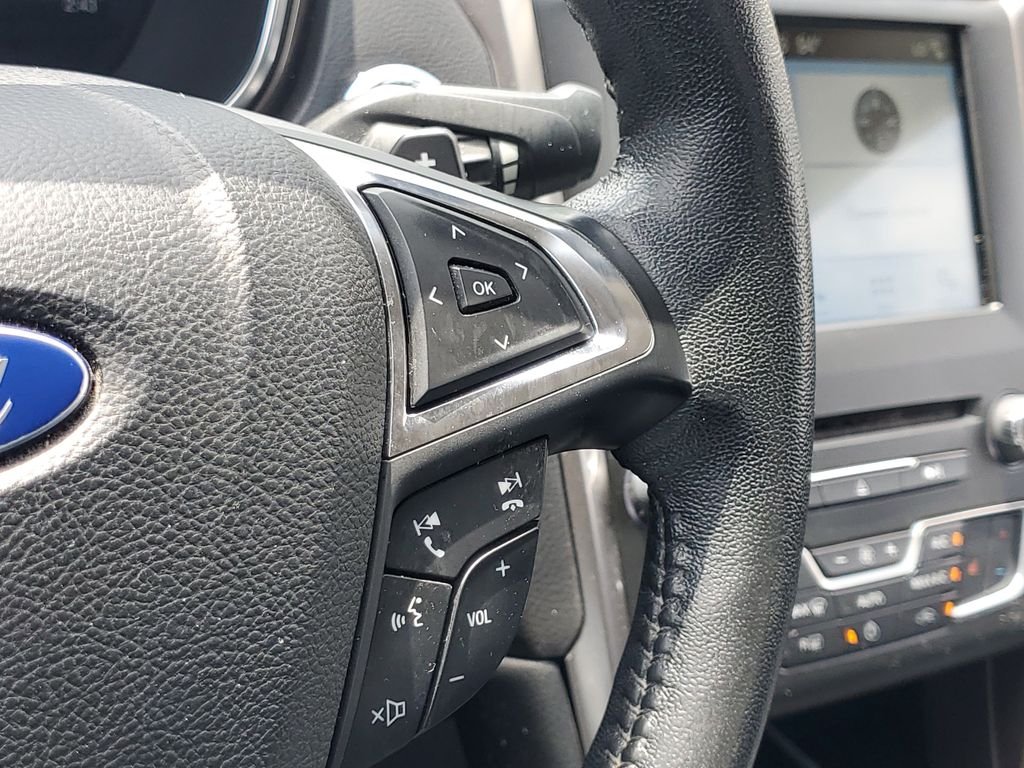Used 2017 Red Ford SE image 23