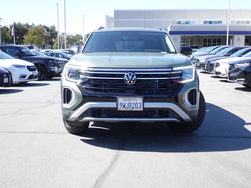 Used 2026 Green Pearl Volkswagen Peak Edition image 3