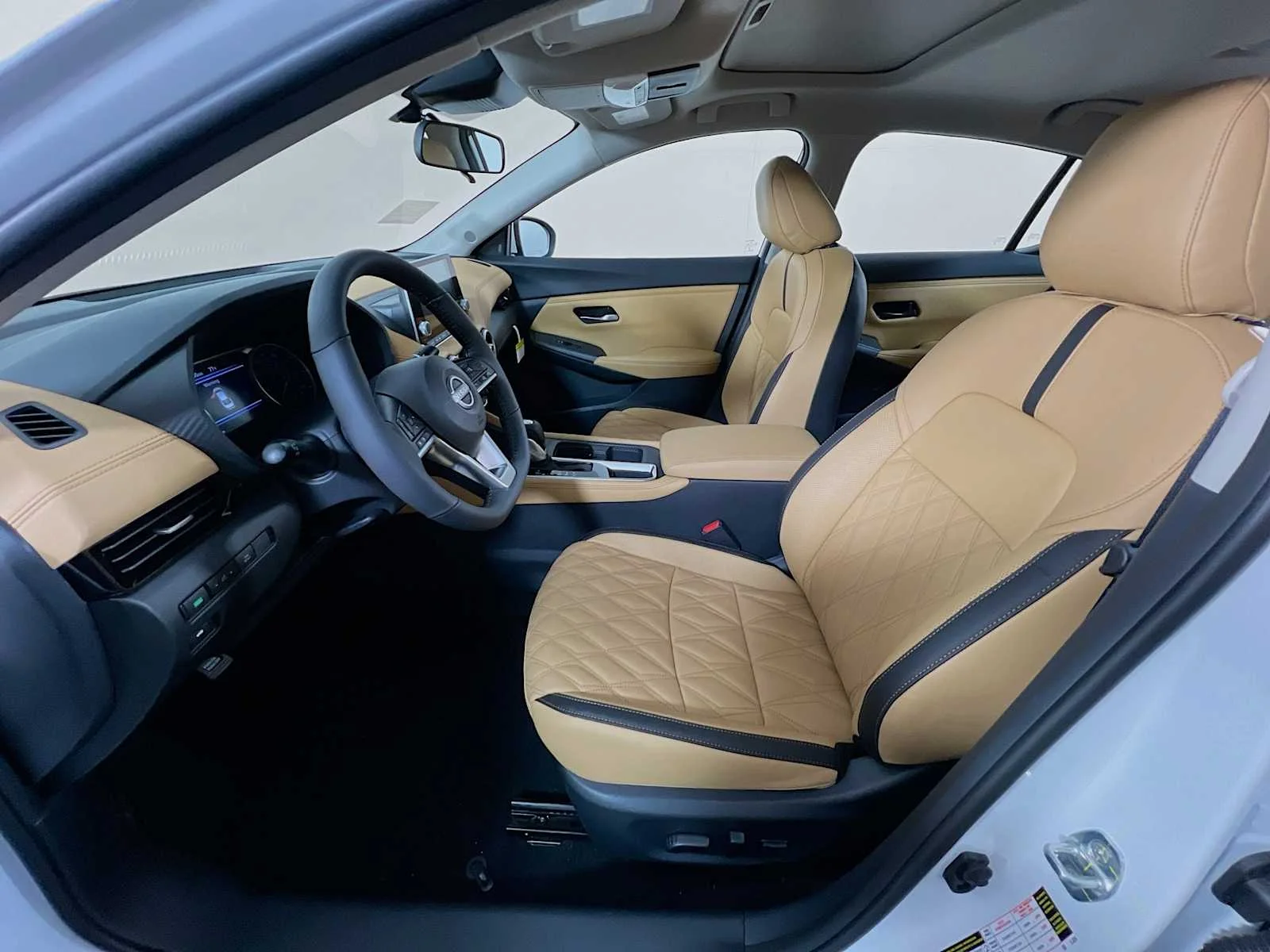 Certified Used 2025 Aspen White Tricoat Nissan SV image 4