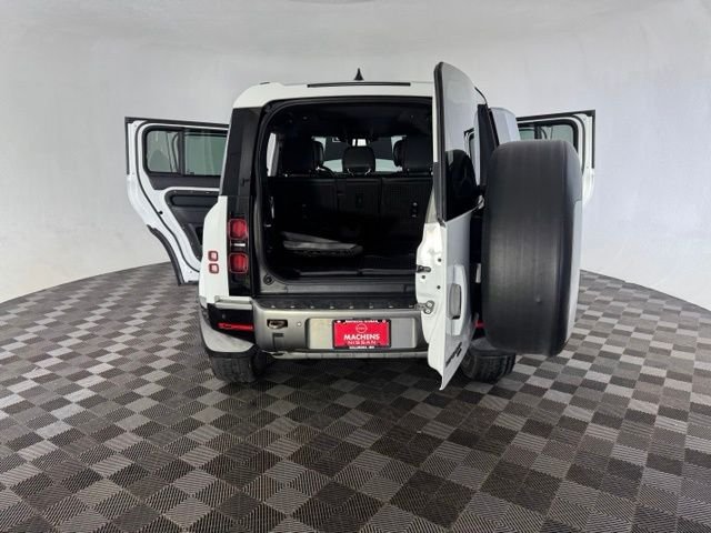 Used 2022 White Land Rover X-Dynamic HSE image 15