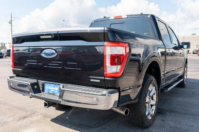 Used 2023  Ford Lariat image 6