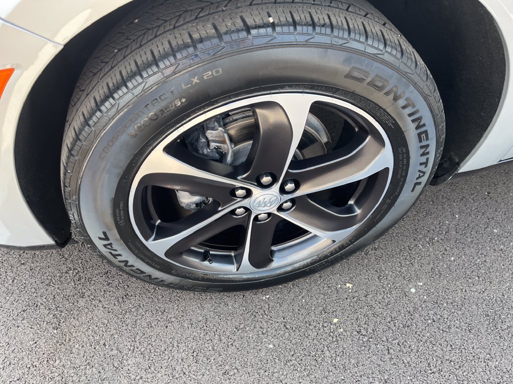 Used 2022 Silver Buick Essence image 9