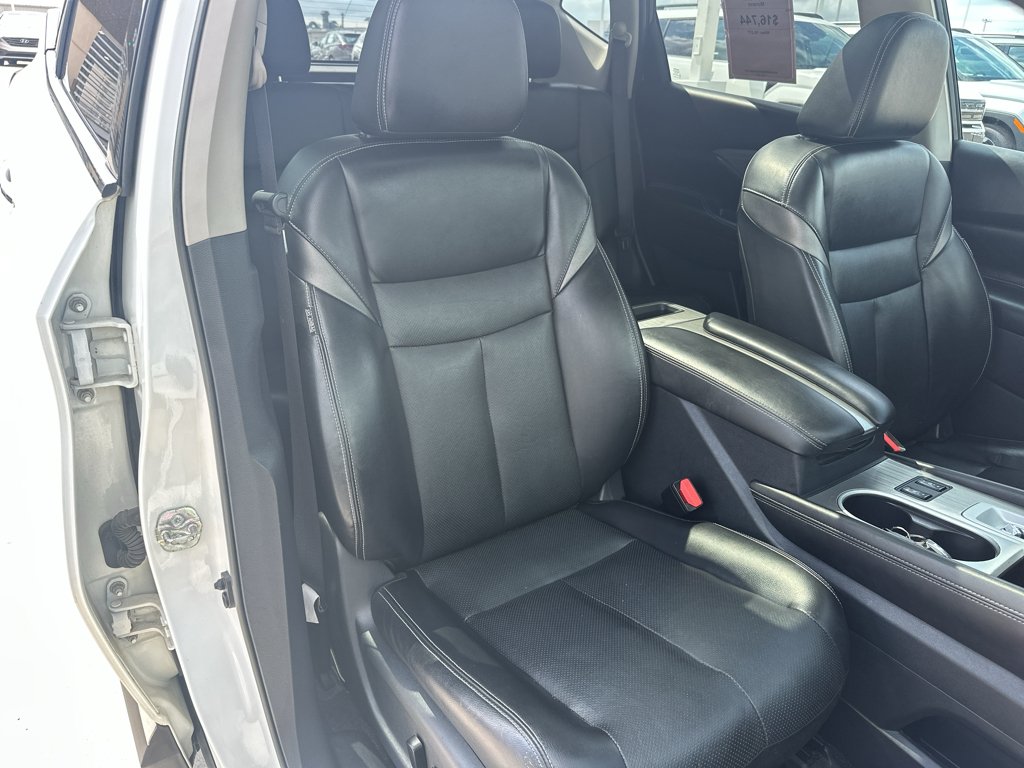 Used 2018 Pearl White Nissan SL image 32