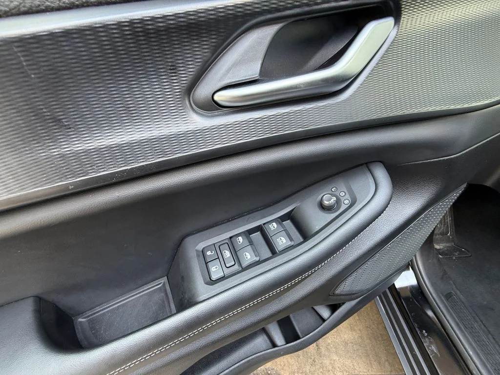 Used 2024 Black Jeep Altitude X image 11