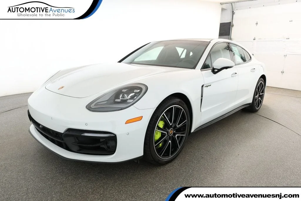 2023 Porsche Panamera 4 E-Hybrid Platinum Edition's photo