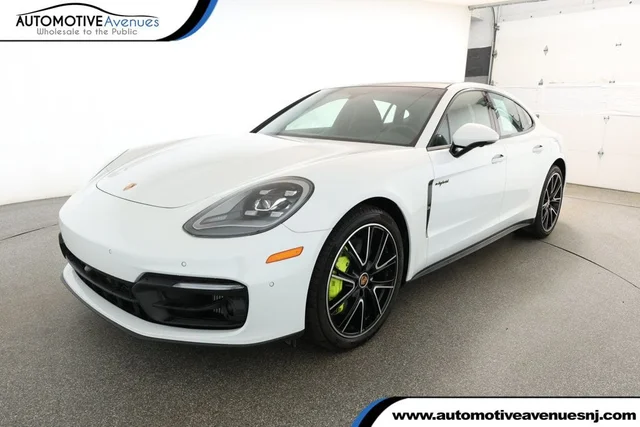 2023 Porsche Panamera 4 E-Hybrid Platinum Edition AWD w/ 21'' Wheels & Rear 2+1 Seats
