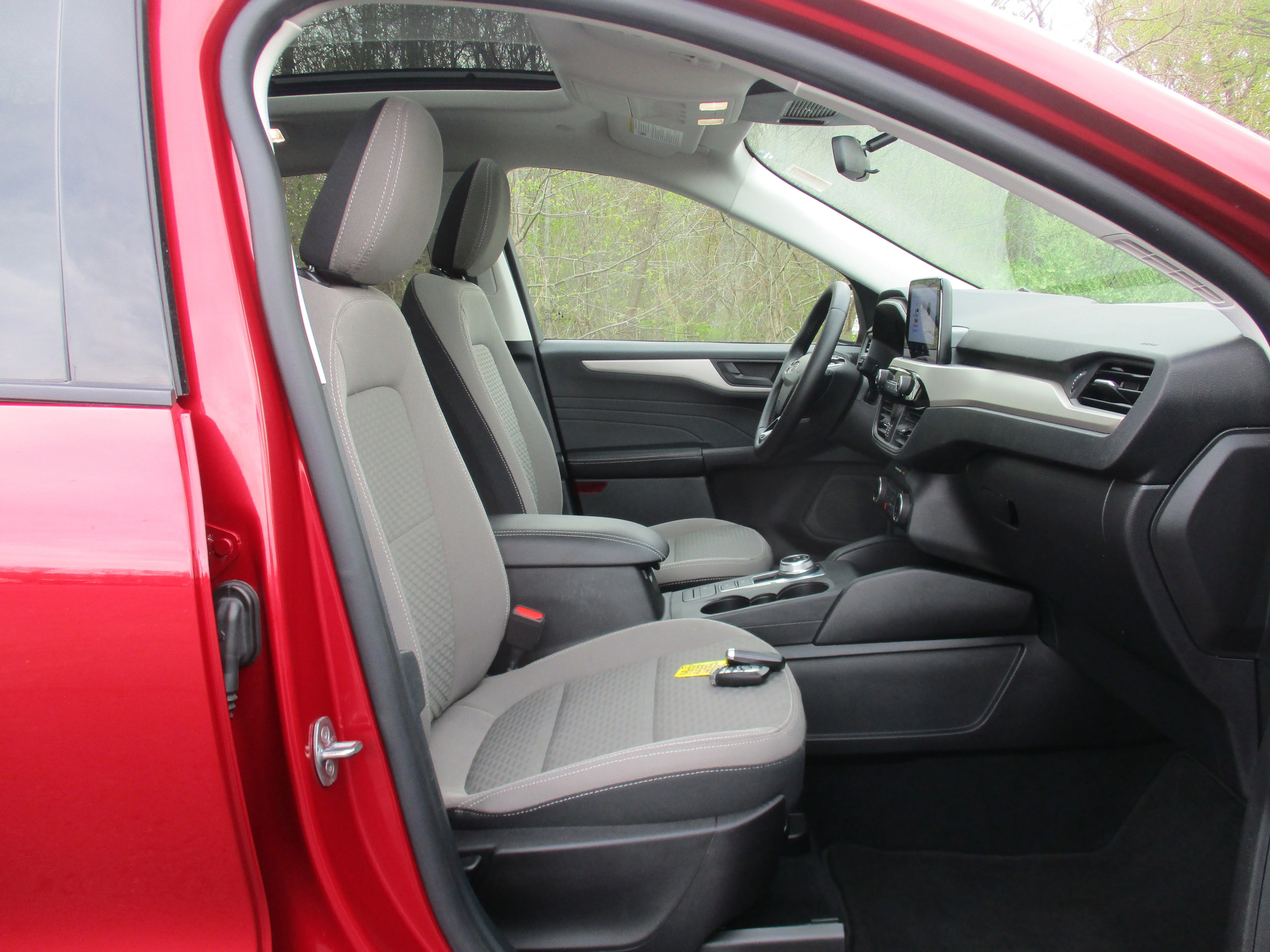 Used 2022 Rapid Red Metallic Tinted Clearcoat Ford SE image 36