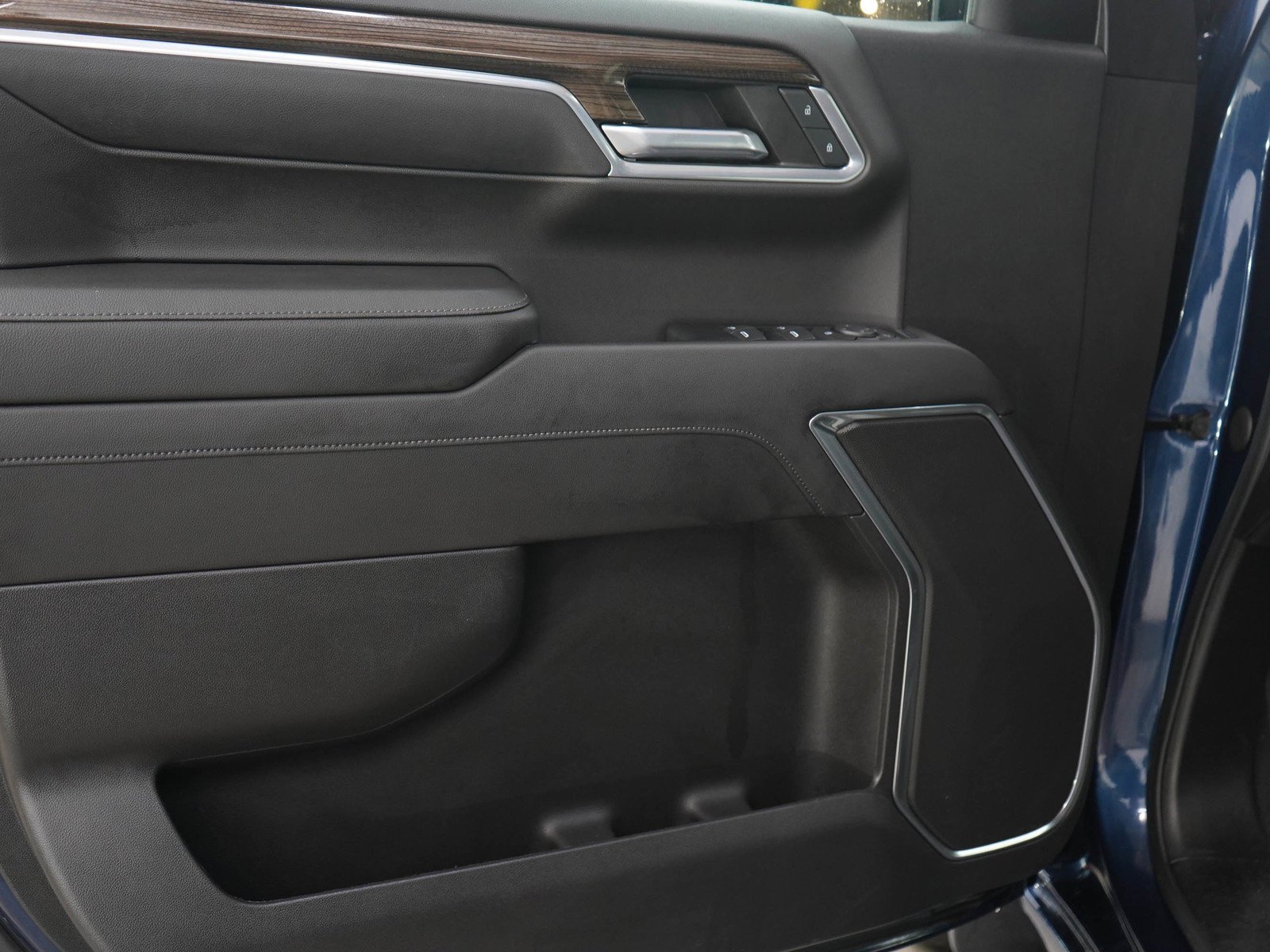 Used 2022 Northsky Blue Metallic Chevrolet LT image 17
