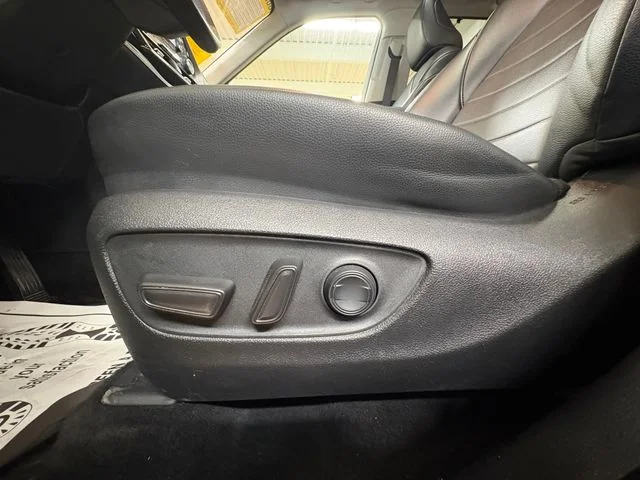 Used 2022  Toyota XLE image 22