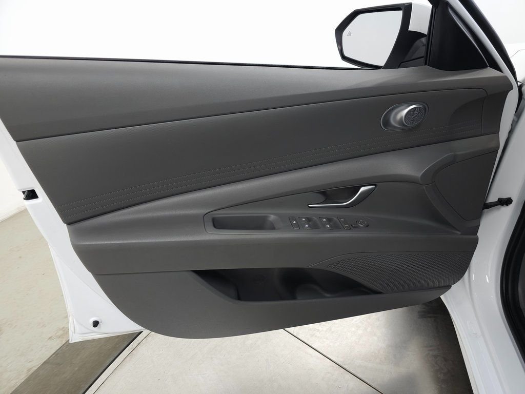 2024 Hyundai Elantra SEL - Photo 13