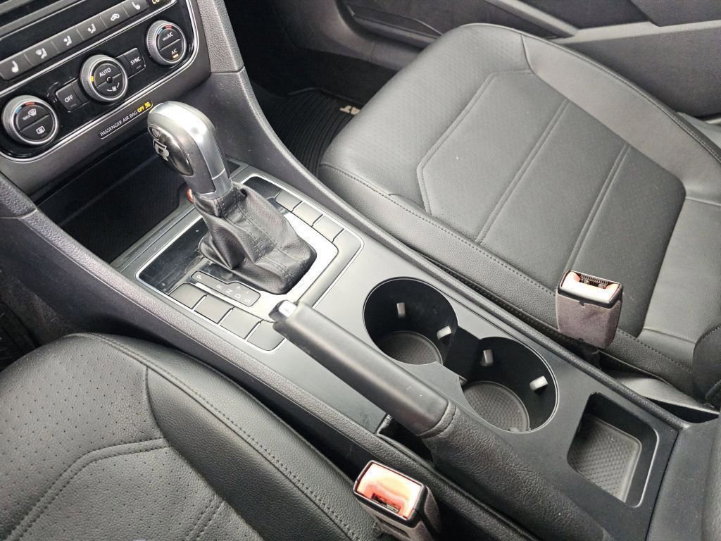 Used 2017 Platinum Gray Metallic Volkswagen R-Line w/Comfort Pkg image 33