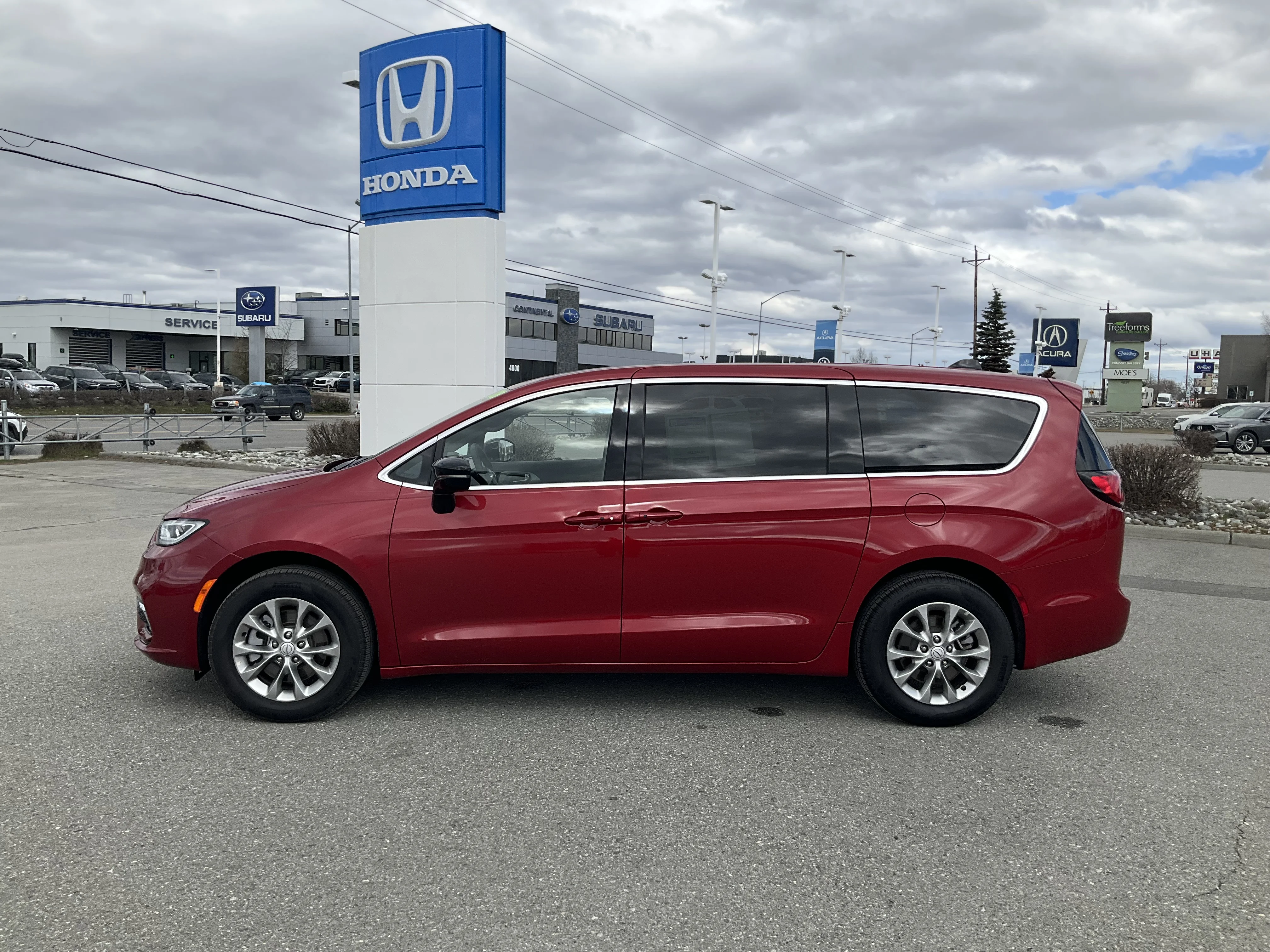 Used 2026 Red Hot Pearlcoat Chrysler Limited image 3