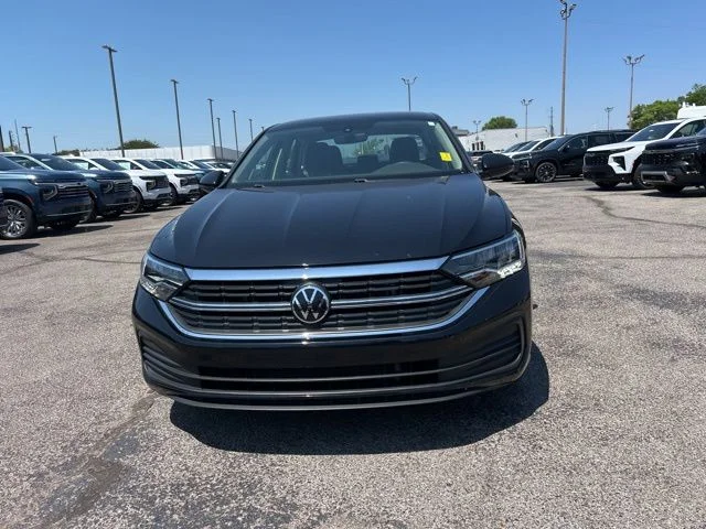 Used 2023 Black Volkswagen 1.5T S image 8