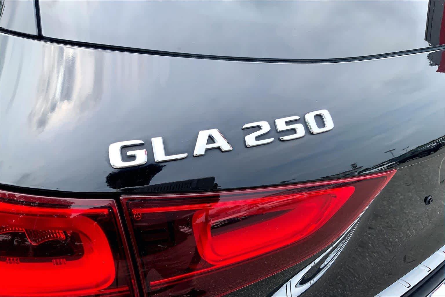 Used 2023 Night Black Mercedes-Benz GLA 250 image 32