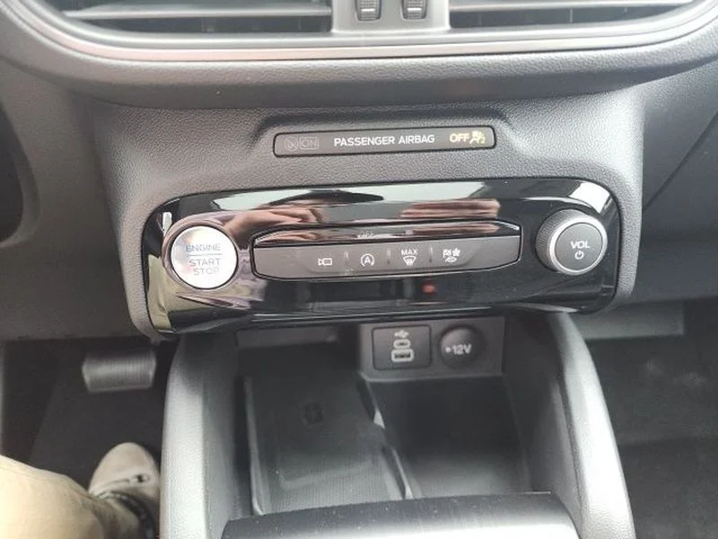 Used 2024 Agate Black Metallic Ford Active™ image 15